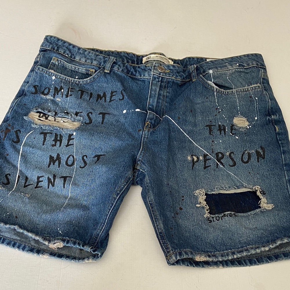 2Y Premium Street Fashion Graffiti  “Casper” 
Shorts
